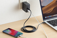 ノートパソコンの充電に対応した、USB Power Delivery対応USB Type-Cケーブル一体型AC充電器