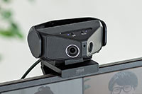 2個のレンズを搭載した最大画角180度対応の会議用カメラ