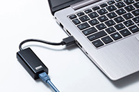 USBポートやType-CポートをLANポートに変換できるアダプタ